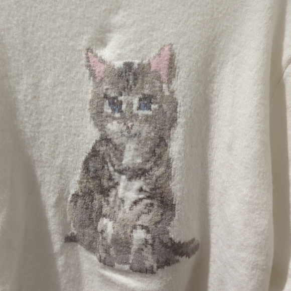 Hollister Cream Sweater With Cat - Picture 3 of 5